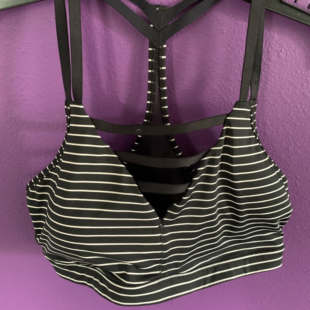 Size large Victoria’s Secret sports bra NWT